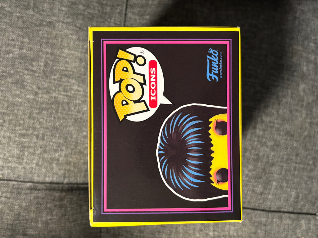 Elvira #68 (Blacklight) Limited Edition Entertainment Earth Exclusive