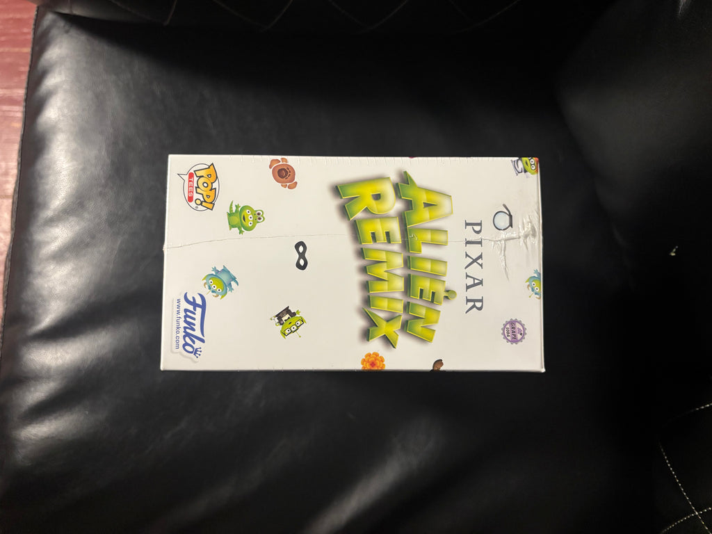 Pop and tee alien remix (Size medium) (Sealed)